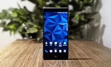 بررسی بلک بری موشن (Blackberry Motion): یک گوشی خوب با ظاهری متفاوت!
