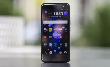 بررسی HTC U11 (اچ تی سی یو 11): رنگ های زیبا و قدرت عملکرد خوب