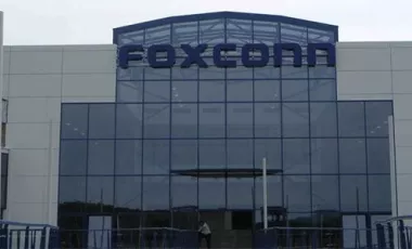 بزرگترین کارخانه تولید قطعات الکترونیکی و رایانه ای 富士康  Foxconn