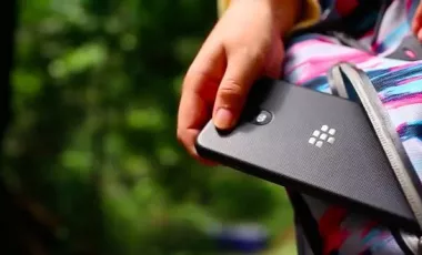بررسی بلک بری ارورا (Blackberry Aurora): میان رده خوش قیمت بلک بری