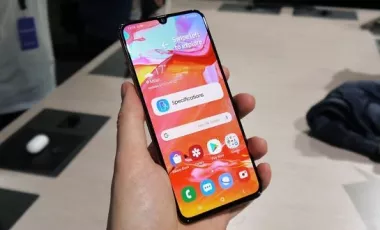 نقد و بررسی Galaxy A70 سامسونگ: صفحه نمایش بزرگ و زیبا