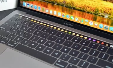 نقد و بررسی لپ‌تاپ Apple MacBook Pro 2017 MPXV2 | مالتی‌مدیا زیبا و همه‌فن‌حریف!