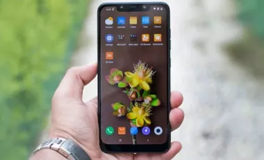 نقد و بررسی شیائومی Pocophone F1 (پوکوفون اف 1)