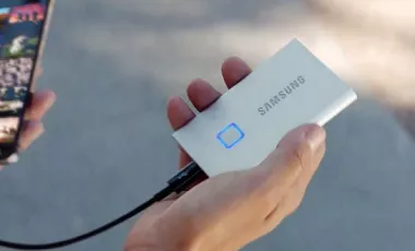 سامسونگ از حافظه SSD اکسترنال T7 Touch با حسگر اثر انگشت رونمایی کرد
